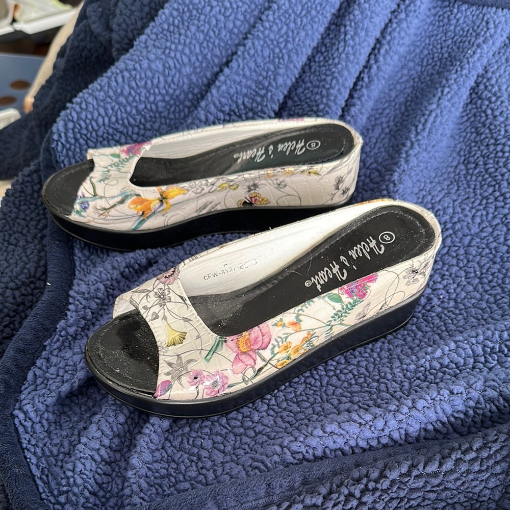 White Floral Wedge Shoes with Peep-Toe Design